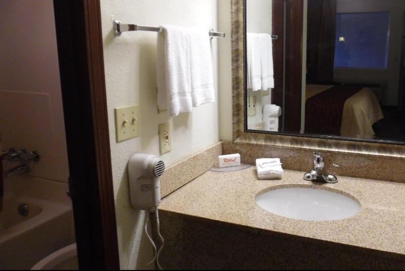 Red Roof Inn & Suites Oklahoma City Southwest Esterno foto